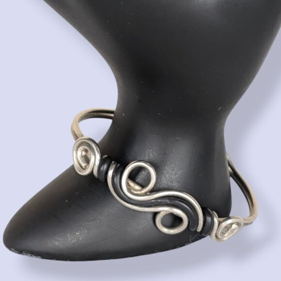 (2/$20) Twisted Wire Open Bracelet - Picture 1 of 6